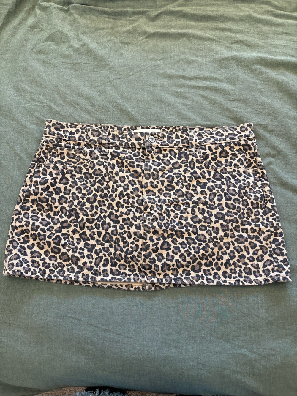 Abercrombie & Fitch Leopard Print denim mini skirt size 32